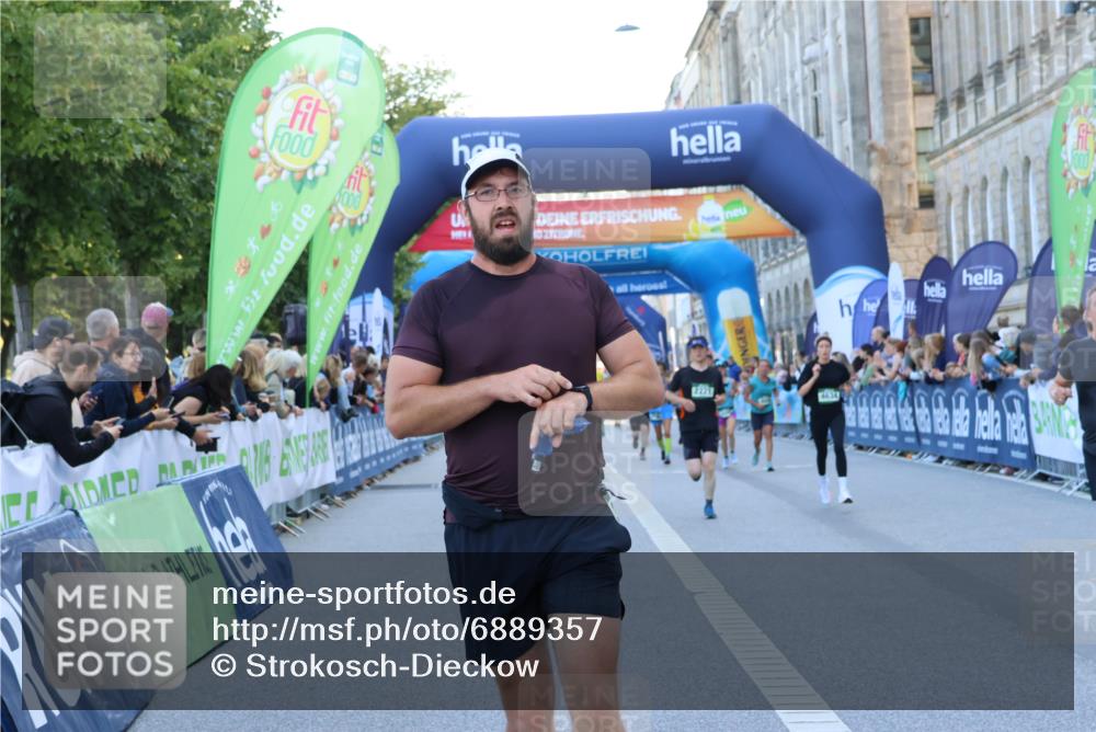 01.09.2024 - BARMER Alsterlauf Strokosch-Dieckow http://msf.ph/oto/6889357 01.09.2024 09:57:13 Ziel 2211, 2221, 2530, 2671, 2783, 3027, 3145, 3334, 3386, 3596, 3636, 4606, 4634, 4698, 5073, 5241, 8198 meine-sportfotos.de