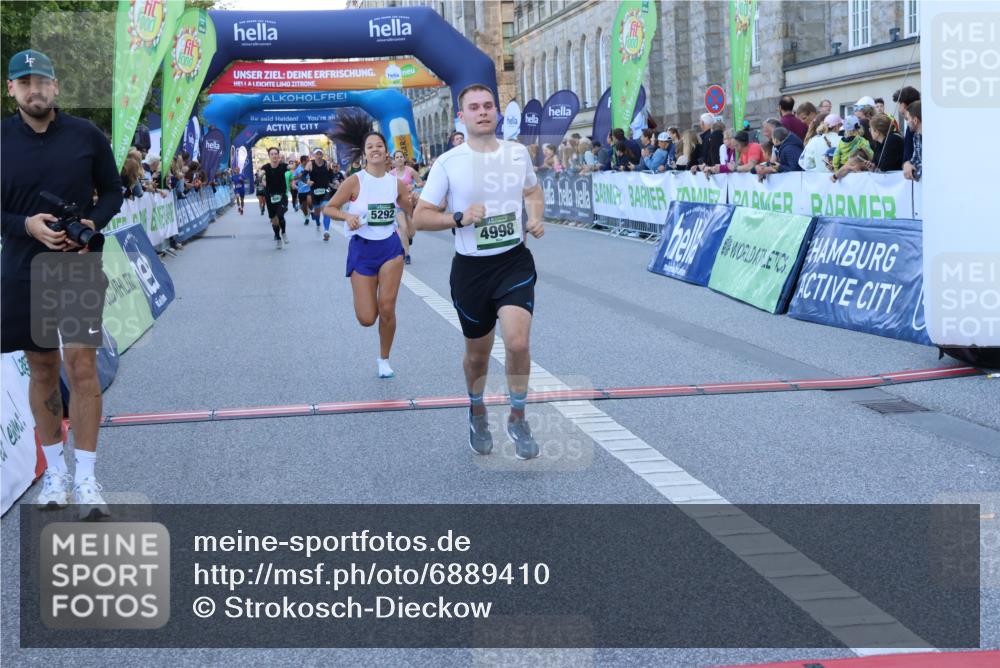 01.09.2024 - BARMER Alsterlauf Strokosch-Dieckow http://msf.ph/oto/6889410 01.09.2024 09:57:38 Ziel 2678, 2925, 2944, 3214, 3464, 3783, 4150, 4440, 4510, 4998, 5222, 5292, 8045, 8060, 8067, 8137, 8242, 8303 meine-sportfotos.de