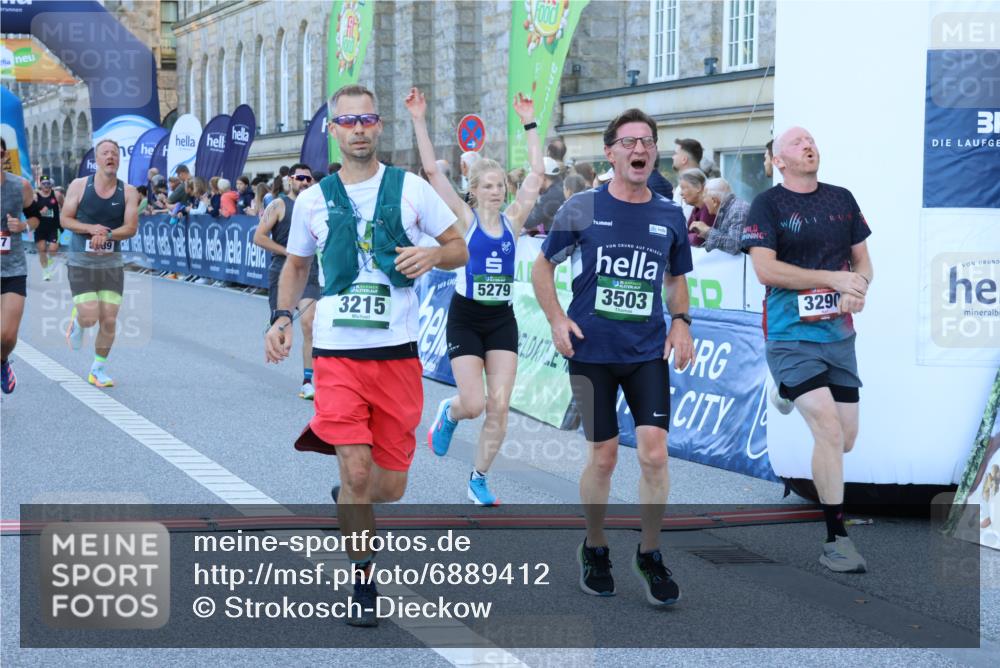 01.09.2024 - BARMER Alsterlauf Strokosch-Dieckow http://msf.ph/oto/6889412 01.09.2024 09:45:09 Ziel 2708, 3215, 3290, 3503, 3545, 3597, 3756, 4143, 4328, 4368, 4644, 5089, 5247, 5279, 8099 meine-sportfotos.de