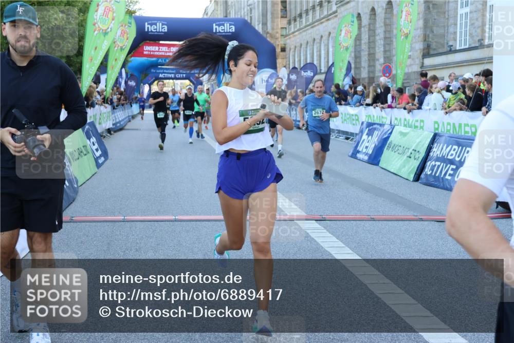 01.09.2024 - BARMER Alsterlauf Strokosch-Dieckow http://msf.ph/oto/6889417 01.09.2024 09:57:39 Ziel 2678, 2770, 2925, 2944, 3214, 3464, 3783, 4150, 4440, 4510, 4998, 5065, 5292, 8060, 8067, 8102, 8137, 8242 meine-sportfotos.de