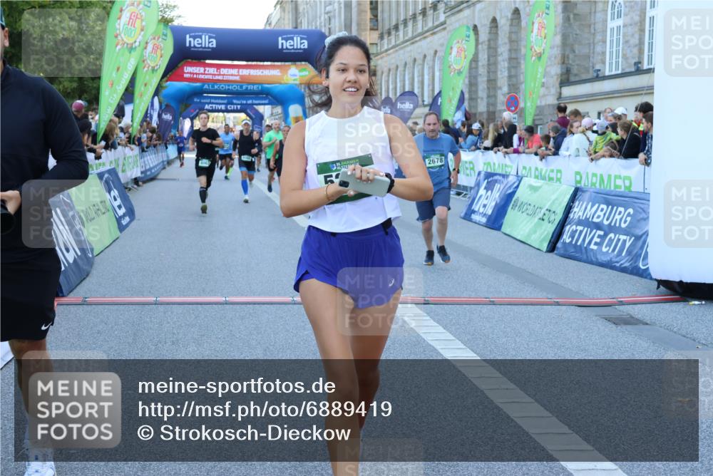 01.09.2024 - BARMER Alsterlauf Strokosch-Dieckow http://msf.ph/oto/6889419 01.09.2024 09:57:40 Ziel 2678, 2770, 2925, 2944, 3214, 3464, 3783, 4150, 4440, 4510, 4907, 4998, 5065, 5292, 8060, 8067, 8102, 8137, 8242 meine-sportfotos.de