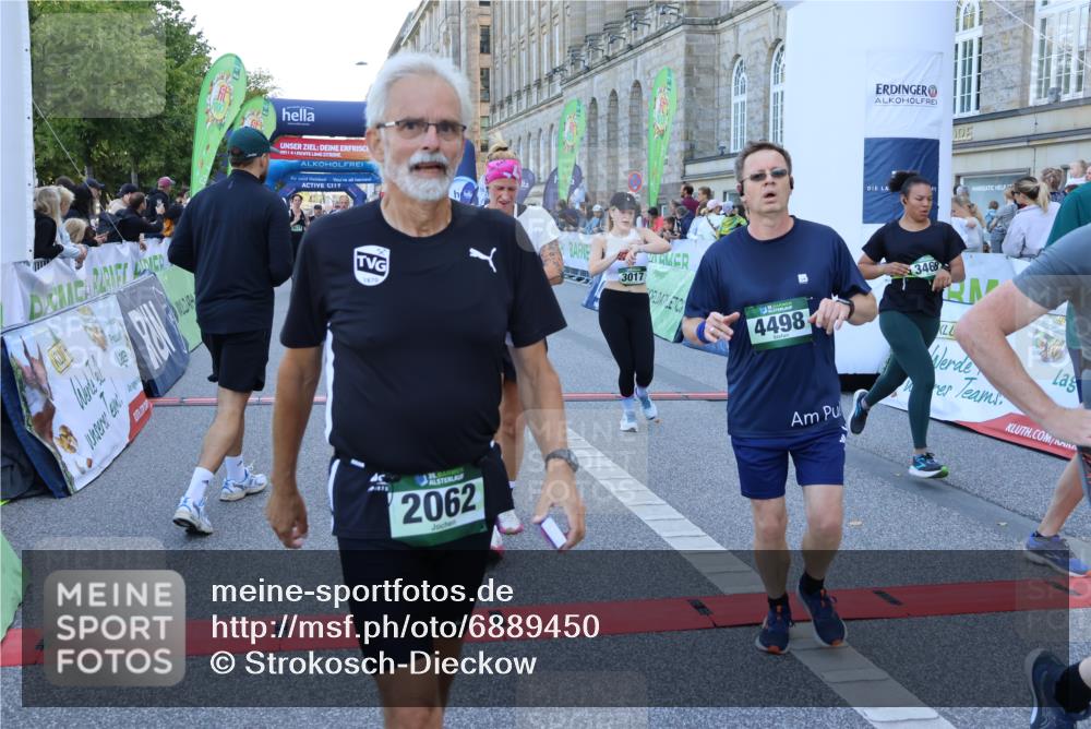 01.09.2024 - BARMER Alsterlauf Strokosch-Dieckow http://msf.ph/oto/6889450 01.09.2024 09:57:57 Ziel 1176, 2320, 2479, 2675, 2885, 3017, 3217, 3342, 3468, 3803, 4163, 4226, 4498, 4577, 4578, 5064, 8178 meine-sportfotos.de