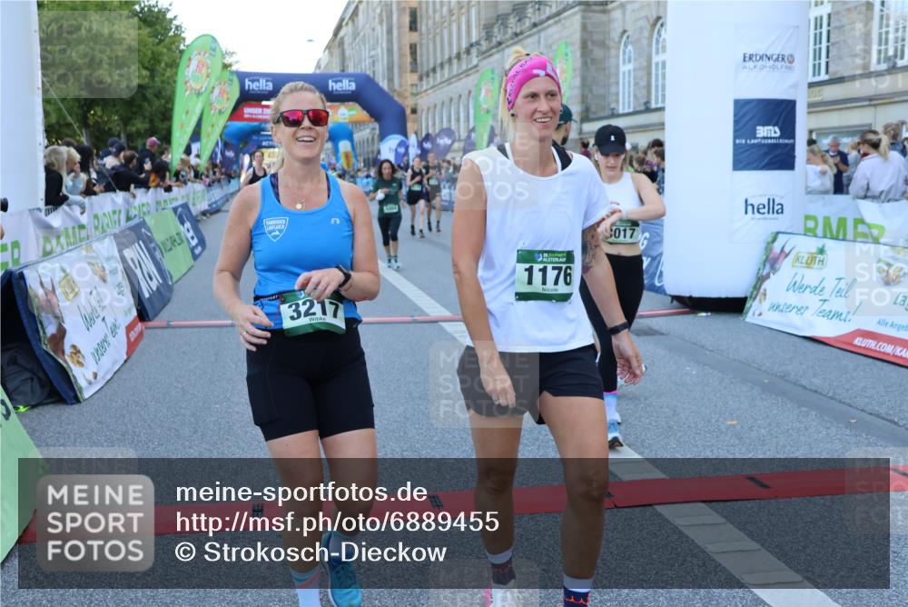 01.09.2024 - BARMER Alsterlauf Strokosch-Dieckow http://msf.ph/oto/6889455 01.09.2024 09:57:59 Ziel 2320, 2675, 2885, 3017, 3030, 3217, 3234, 3342, 3468, 4163, 4226, 4577, 4578, 4853, 4890, 5064, 5230, 8178 meine-sportfotos.de