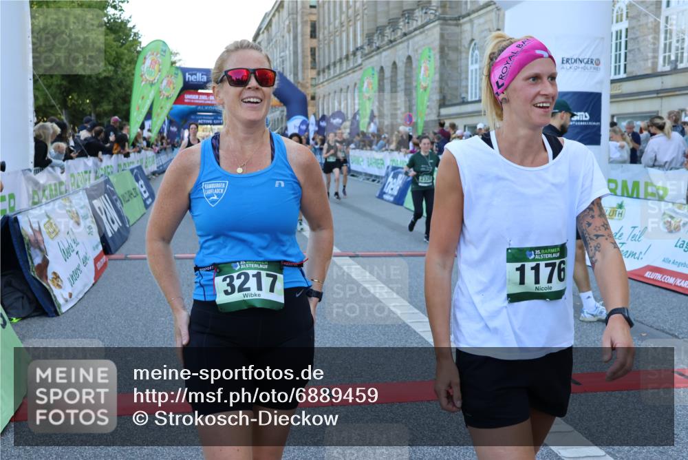01.09.2024 - BARMER Alsterlauf Strokosch-Dieckow http://msf.ph/oto/6889459 01.09.2024 09:57:59 Ziel 2320, 2675, 2885, 3017, 3030, 3217, 3234, 3342, 3468, 4163, 4226, 4577, 4578, 4853, 4890, 5064, 5230, 8178 meine-sportfotos.de