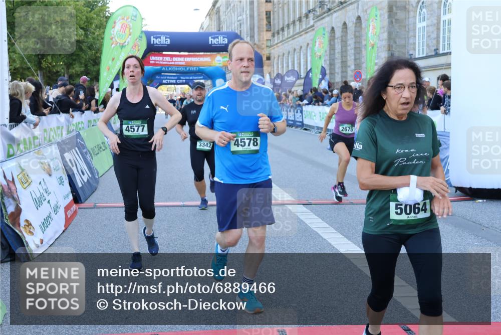 01.09.2024 - BARMER Alsterlauf Strokosch-Dieckow http://msf.ph/oto/6889466 01.09.2024 09:58:02 Ziel 2320, 2675, 2885, 3030, 3234, 3342, 3711, 3984, 4163, 4226, 4376, 4577, 4578, 4853, 4890, 5064, 5230, 8178 meine-sportfotos.de