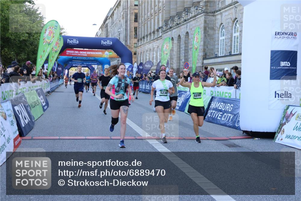 01.09.2024 - BARMER Alsterlauf Strokosch-Dieckow http://msf.ph/oto/6889470 01.09.2024 09:58:08 Ziel 2052, 2632, 2885, 3030, 3071, 3234, 3711, 3744, 3972, 3984, 4189, 4376, 4394, 4853, 4890, 4988, 5230, 8018 meine-sportfotos.de