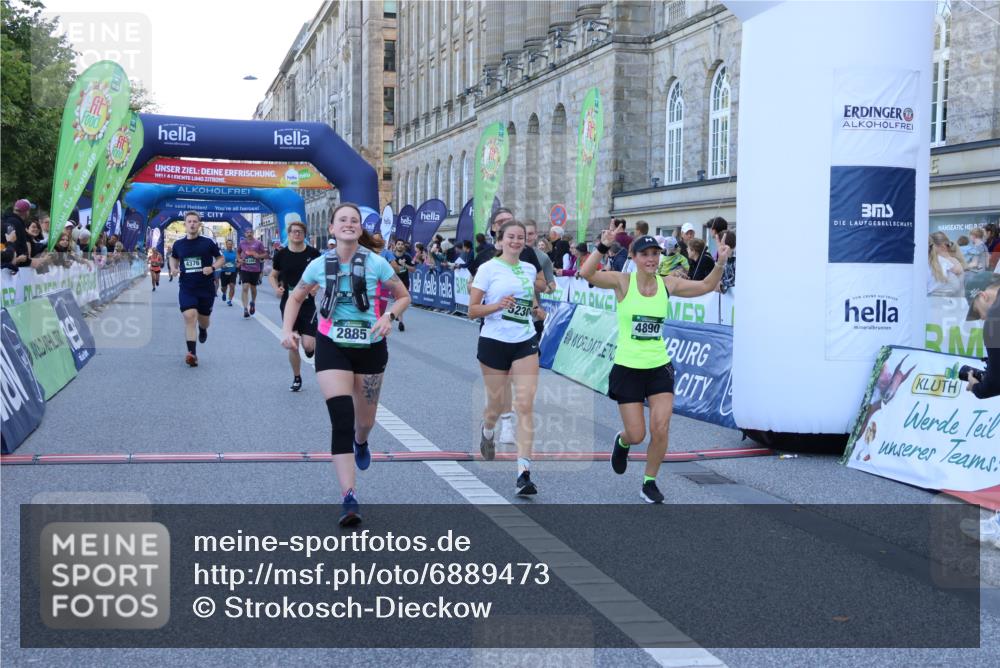 01.09.2024 - BARMER Alsterlauf Strokosch-Dieckow http://msf.ph/oto/6889473 01.09.2024 09:58:08 Ziel 2052, 2632, 2885, 3030, 3071, 3234, 3711, 3744, 3972, 3984, 4189, 4376, 4394, 4853, 4890, 4988, 5230, 8018 meine-sportfotos.de