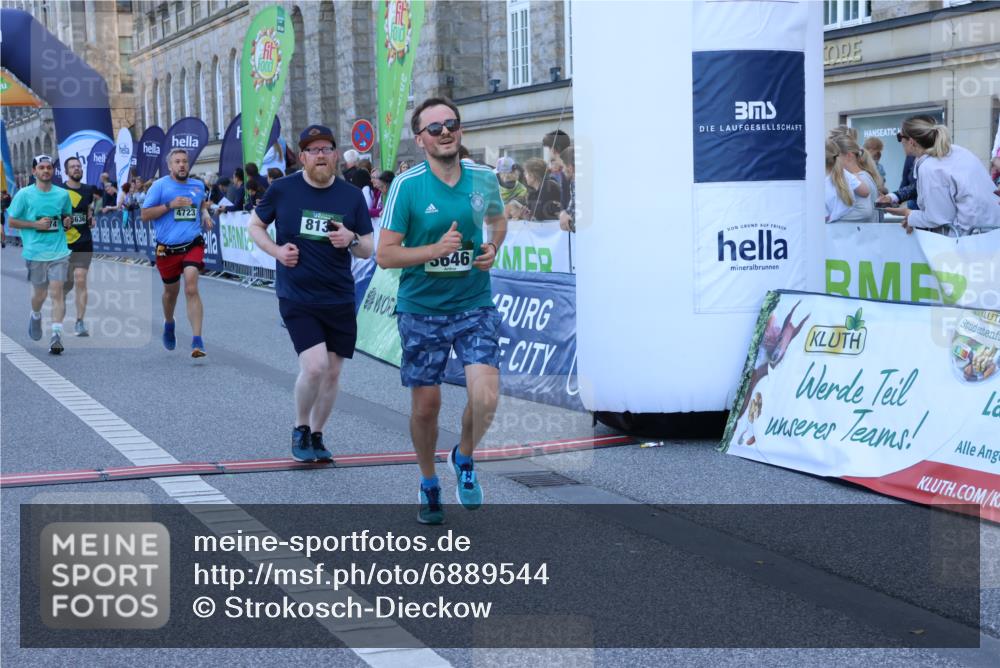 01.09.2024 - BARMER Alsterlauf Strokosch-Dieckow http://msf.ph/oto/6889544 01.09.2024 09:58:28 Ziel 2037, 2430, 2634, 2832, 2855, 3353, 3438, 3646, 3856, 3894, 4352, 4636, 4723, 4850, 5126, 8133, 8174, 8263 meine-sportfotos.de