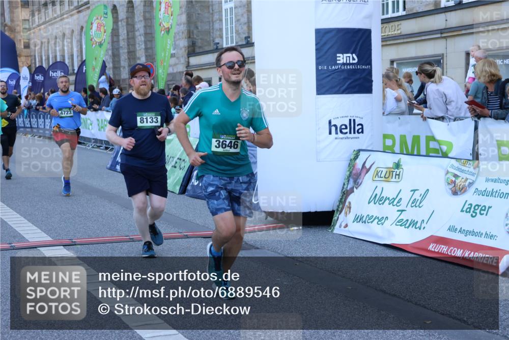 01.09.2024 - BARMER Alsterlauf Strokosch-Dieckow http://msf.ph/oto/6889546 01.09.2024 09:58:28 Ziel 2037, 2430, 2634, 2832, 2855, 3353, 3438, 3646, 3856, 3894, 4352, 4636, 4723, 4850, 5126, 8133, 8174, 8263 meine-sportfotos.de