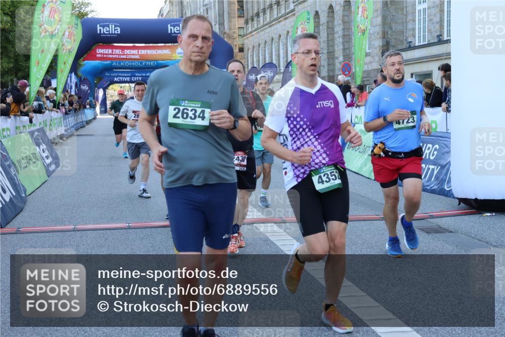 01.09.2024 - BARMER Alsterlauf Strokosch-Dieckow http://msf.ph/oto/6889556 01.09.2024 09:58:30 Ziel 2037, 2430, 2634, 2832, 2855, 3438, 3646, 3856, 3894, 4071, 4352, 4618, 4636, 4723, 4850, 5126, 8133, 8174, 8263 meine-sportfotos.de