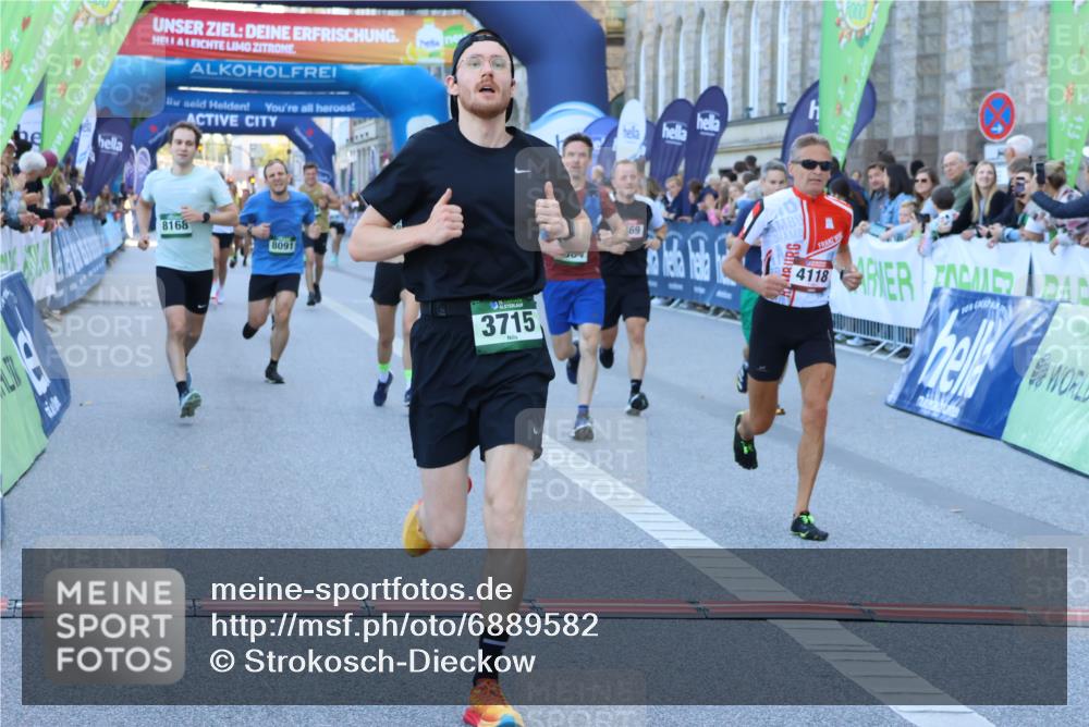 01.09.2024 - BARMER Alsterlauf Strokosch-Dieckow http://msf.ph/oto/6889582 01.09.2024 09:46:32 Ziel 2110, 2406, 2469, 2756, 2810, 3193, 3411, 3576, 3715, 4118, 4323, 4671, 5080, 5173, 8091, 8168, 8233, 8372, 8384 meine-sportfotos.de