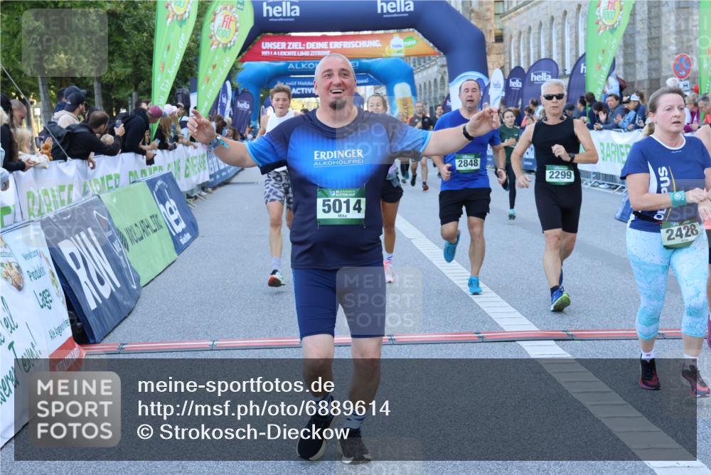 01.09.2024 - BARMER Alsterlauf Strokosch-Dieckow http://msf.ph/oto/6889614 01.09.2024 09:58:50 Ziel 2166, 2193, 2299, 2354, 2428, 2649, 2775, 2848, 3187, 4113, 4363, 4572, 4641, 5014, 5114, 8202 meine-sportfotos.de