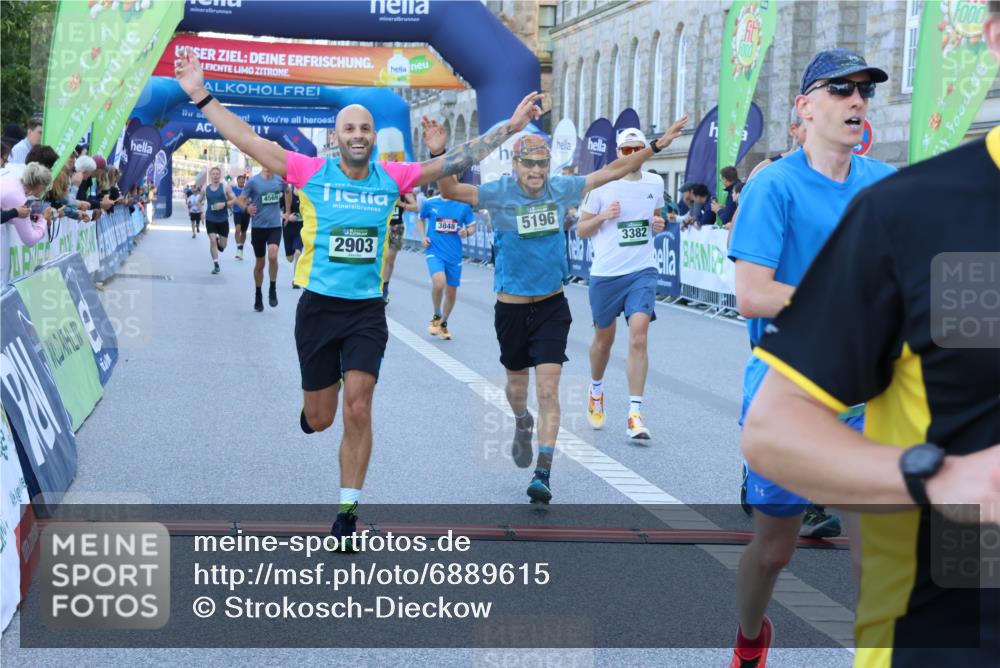 01.09.2024 - BARMER Alsterlauf Strokosch-Dieckow http://msf.ph/oto/6889615 01.09.2024 09:46:48 Ziel 2487, 2702, 2847, 2903, 3244, 3378, 3382, 3848, 4020, 4281, 4569, 4677, 4800, 4838, 5196, 8162, 8332 meine-sportfotos.de