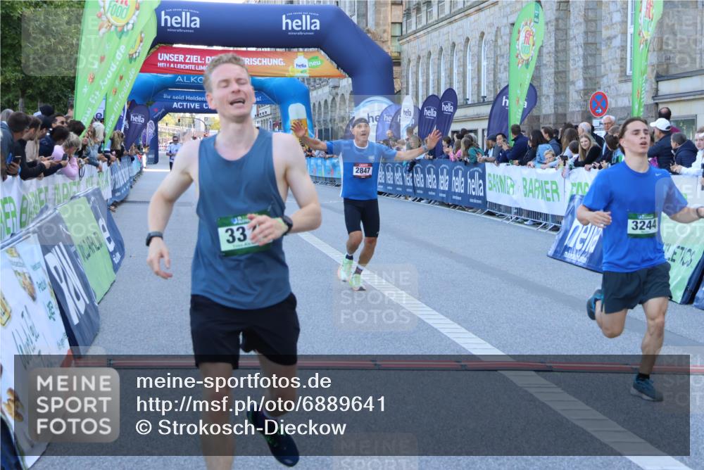 01.09.2024 - BARMER Alsterlauf Strokosch-Dieckow http://msf.ph/oto/6889641 01.09.2024 09:46:57 Ziel 2847, 3244, 3378, 3459, 4020, 4800 meine-sportfotos.de