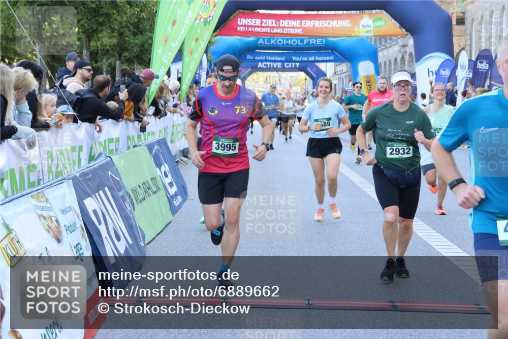 01.09.2024 - BARMER Alsterlauf Strokosch-Dieckow http://msf.ph/oto/6889662 01.09.2024 09:59:10 Ziel 2020, 2174, 2723, 2923, 2932, 3410, 3485, 3489, 3727, 3995, 4293, 4444, 4670, 4956, 4994, 5092, 5244, 5298, 5303, 8057, 8267 meine-sportfotos.de