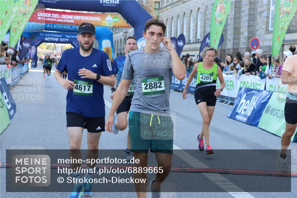 01.09.2024 - BARMER Alsterlauf Strokosch-Dieckow http://msf.ph/oto/6889665 01.09.2024 09:47:16 Ziel 2074, 2090, 2324, 2882, 3073, 3087, 4201, 4284, 4617, 4877, 5060, 5076, 5077 meine-sportfotos.de
