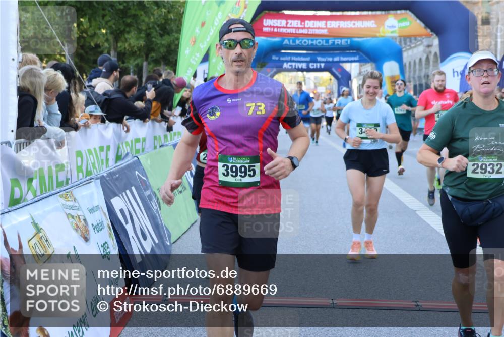 01.09.2024 - BARMER Alsterlauf Strokosch-Dieckow http://msf.ph/oto/6889669 01.09.2024 09:59:11 Ziel 2020, 2174, 2252, 2303, 2723, 2923, 2932, 3410, 3485, 3489, 3727, 3995, 4293, 4444, 4670, 4956, 4994, 5092, 5298, 5303, 8057, 8148, 8267 meine-sportfotos.de