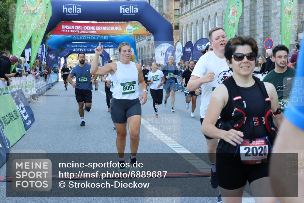 01.09.2024 - BARMER Alsterlauf Strokosch-Dieckow http://msf.ph/oto/6889687 01.09.2024 09:59:19 Ziel 2020, 2038, 2252, 2303, 2445, 2603, 2729, 2736, 3115, 3485, 3727, 4066, 4212, 4232, 4432, 4444, 4722, 5092, 5298, 8057, 8111, 8134, 8148, 8281 meine-sportfotos.de