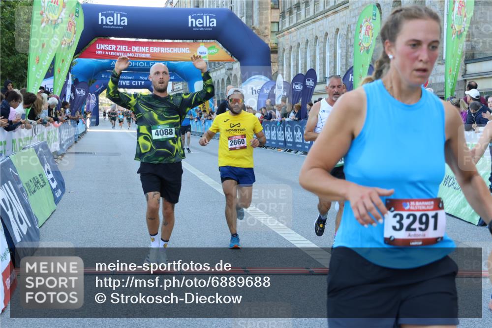 01.09.2024 - BARMER Alsterlauf Strokosch-Dieckow http://msf.ph/oto/6889688 01.09.2024 09:47:30 Ziel 2660, 3003, 3165, 3291, 4088, 4483, 4491, 5002, 5057, 8092, 8119, 8305 meine-sportfotos.de