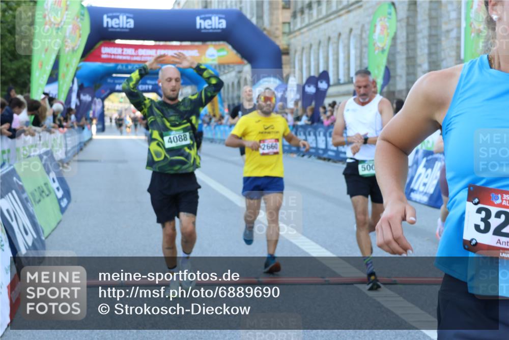 01.09.2024 - BARMER Alsterlauf Strokosch-Dieckow http://msf.ph/oto/6889690 01.09.2024 09:47:30 Ziel 2660, 3003, 3165, 3291, 4088, 4483, 4491, 5002, 5057, 8092, 8119, 8305 meine-sportfotos.de