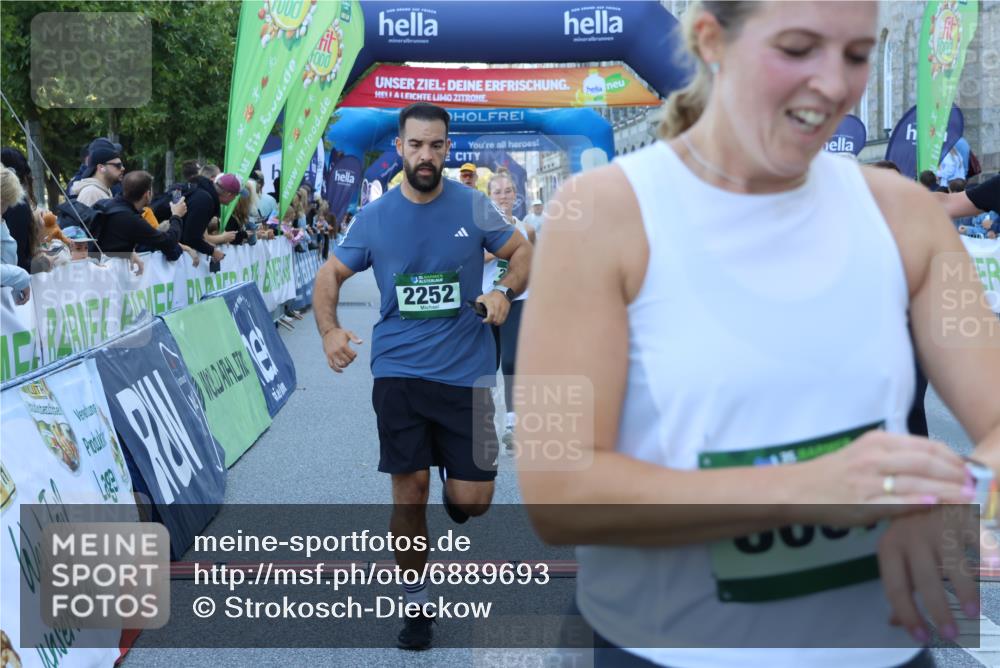 01.09.2024 - BARMER Alsterlauf Strokosch-Dieckow http://msf.ph/oto/6889693 01.09.2024 09:59:22 Ziel 2038, 2252, 2303, 2445, 2603, 2719, 2729, 2736, 3115, 3485, 3603, 3758, 4066, 4212, 4232, 4432, 4444, 4708, 4722, 5231, 5298, 8057, 8111, 8134, 8148, 8281 meine-sportfotos.de