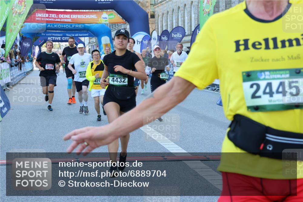 01.09.2024 - BARMER Alsterlauf Strokosch-Dieckow http://msf.ph/oto/6889704 01.09.2024 09:59:27 Ziel 2038, 2079, 2223, 2445, 2719, 2771, 3115, 3603, 3758, 4212, 4232, 4432, 4495, 4605, 4708, 4722, 4867, 5231, 8111 meine-sportfotos.de