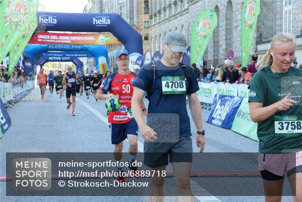 01.09.2024 - BARMER Alsterlauf Strokosch-Dieckow http://msf.ph/oto/6889718 01.09.2024 09:59:33 Ziel 2079, 2223, 2323, 2719, 2771, 3010, 3185, 3603, 3737, 3758, 4005, 4495, 4575, 4605, 4708, 4727, 4867, 4980, 5016, 5231, 8141, 8345 meine-sportfotos.de