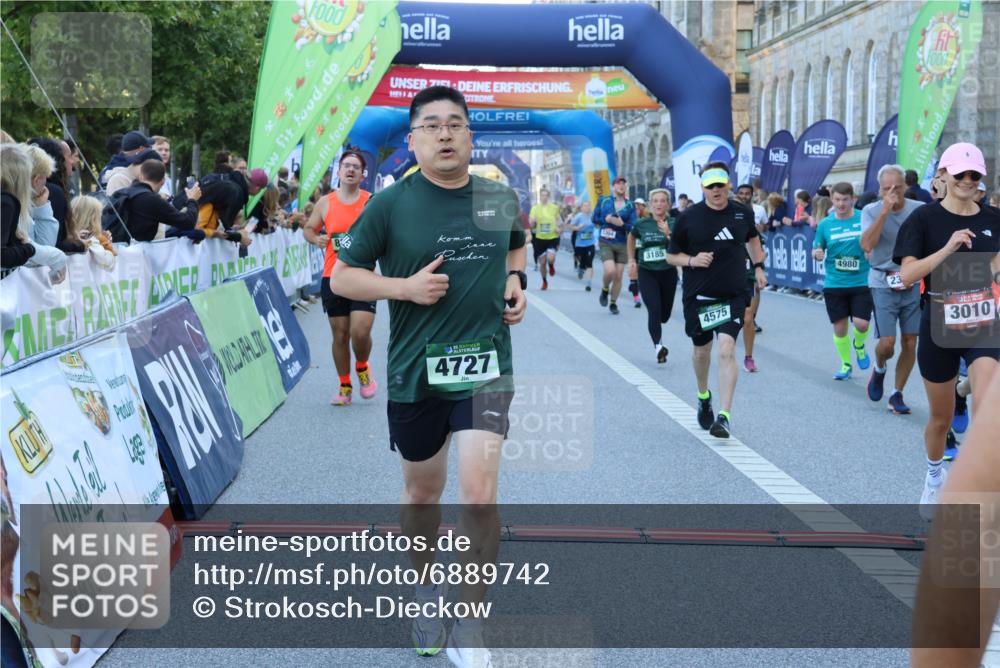 01.09.2024 - BARMER Alsterlauf Strokosch-Dieckow http://msf.ph/oto/6889742 01.09.2024 09:59:40 Ziel 2079, 2304, 2323, 2771, 3010, 3185, 3718, 3737, 3888, 4005, 4045, 4056, 4482, 4488, 4575, 4635, 4727, 4980, 5016, 5146, 5148, 5266, 5299, 5302, 8141, 8345 meine-sportfotos.de