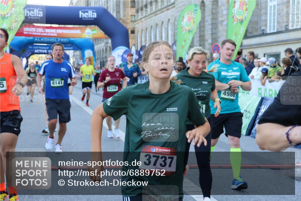 01.09.2024 - BARMER Alsterlauf Strokosch-Dieckow http://msf.ph/oto/6889752 01.09.2024 09:59:43 Ziel 2155, 2304, 2323, 2335, 2545, 2620, 3010, 3185, 3366, 3718, 3737, 3888, 4005, 4045, 4056, 4482, 4488, 4575, 4635, 4980, 5146, 5148, 5266, 5299, 5302, 8141, 8345 meine-sportfotos.de