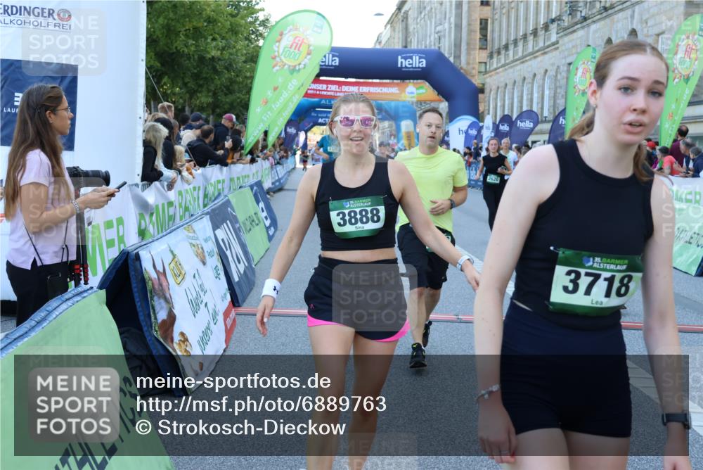 01.09.2024 - BARMER Alsterlauf Strokosch-Dieckow http://msf.ph/oto/6889763 01.09.2024 09:59:50 Ziel 2155, 2335, 2545, 2562, 2620, 2918, 3366, 3888, 4056, 4227, 4294, 4488, 4635, 4887, 5153, 5169, 5212, 5299, 5302 meine-sportfotos.de