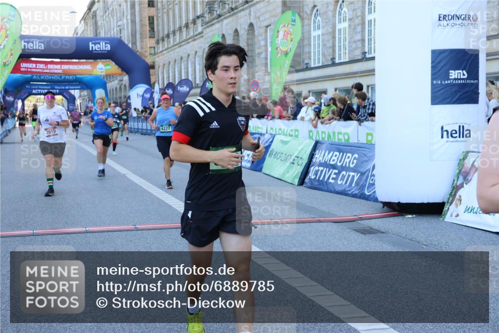 01.09.2024 - BARMER Alsterlauf Strokosch-Dieckow http://msf.ph/oto/6889785 01.09.2024 09:59:58 Ziel 2309, 2313, 2562, 2910, 2918, 3182, 3390, 3686, 4227, 4294, 4304, 4693, 4887, 5153, 5169, 5177, 8342 meine-sportfotos.de