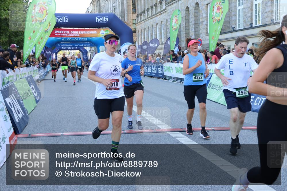 01.09.2024 - BARMER Alsterlauf Strokosch-Dieckow http://msf.ph/oto/6889789 01.09.2024 09:59:59 Ziel 2309, 2313, 2562, 2910, 2918, 3182, 3390, 3686, 4227, 4304, 4693, 4887, 5153, 5169, 5177, 8342 meine-sportfotos.de