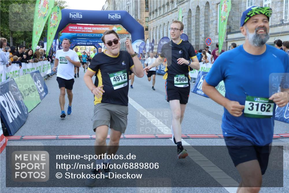01.09.2024 - BARMER Alsterlauf Strokosch-Dieckow http://msf.ph/oto/6889806 01.09.2024 10:02:58 Ziel 2047, 2227, 2275, 2790, 2915, 3162, 3228, 3422, 3465, 3559, 4046, 4630, 4912, 4966, 4977, 5131, 8215, 8244 meine-sportfotos.de