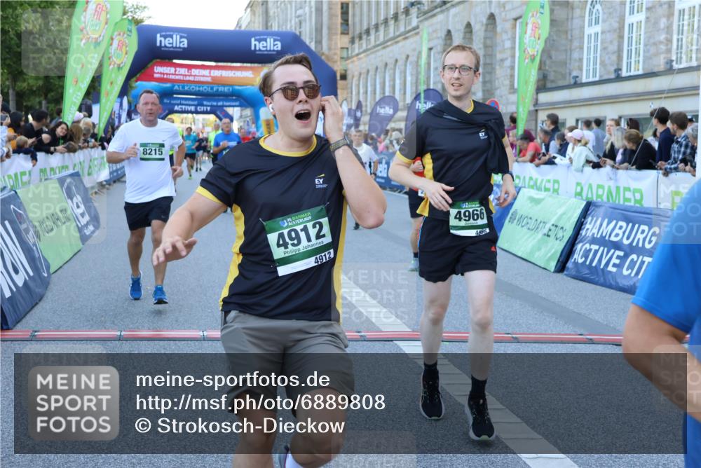 01.09.2024 - BARMER Alsterlauf Strokosch-Dieckow http://msf.ph/oto/6889808 01.09.2024 10:02:58 Ziel 2047, 2227, 2275, 2790, 2915, 3162, 3228, 3422, 3465, 3559, 4046, 4630, 4912, 4966, 4977, 5131, 8215, 8244 meine-sportfotos.de