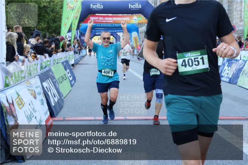 01.09.2024 - BARMER Alsterlauf Strokosch-Dieckow http://msf.ph/oto/6889819 01.09.2024 10:00:17 Ziel 1169, 2091, 2375, 2611, 2982, 3230, 3301, 4051, 4061, 4084, 4092, 4117, 4134, 4149, 5000, 5253, 8200 meine-sportfotos.de