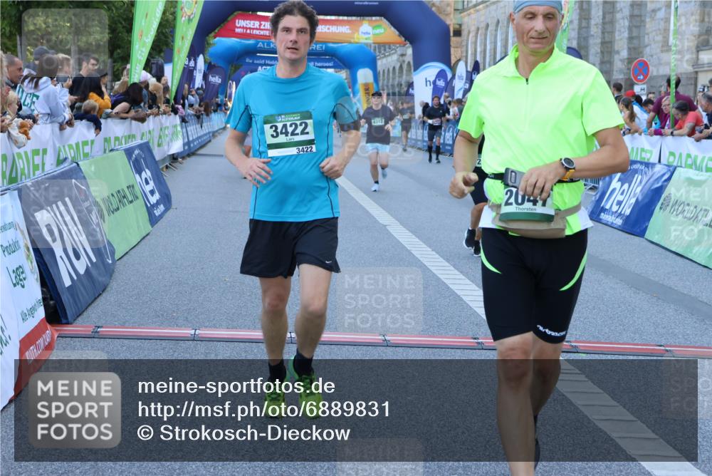 01.09.2024 - BARMER Alsterlauf Strokosch-Dieckow http://msf.ph/oto/6889831 01.09.2024 10:03:06 Ziel 2047, 2379, 2427, 2915, 3007, 3066, 3422, 3559, 3999, 4080, 4312, 4411, 4630, 4856, 5301, 5313, 8244 meine-sportfotos.de