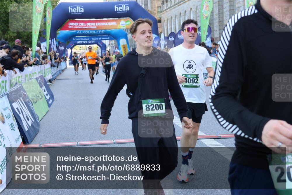 01.09.2024 - BARMER Alsterlauf Strokosch-Dieckow http://msf.ph/oto/6889833 01.09.2024 10:00:21 Ziel 2137, 2150, 2541, 2982, 3131, 3230, 3666, 4084, 4092, 4102, 4117, 4134, 4938, 5000, 5158, 8200 meine-sportfotos.de