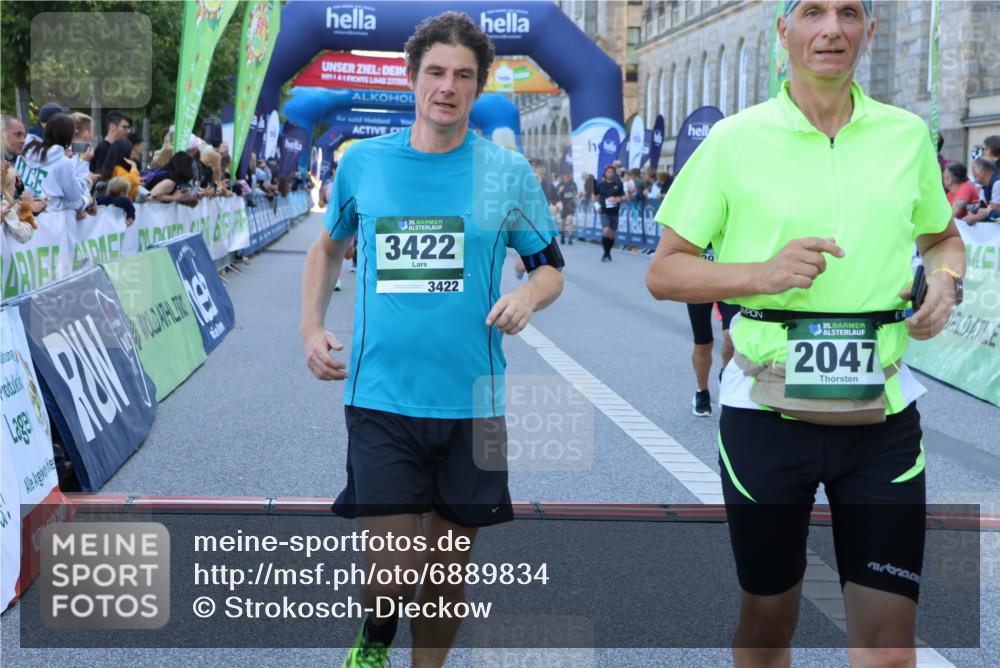 01.09.2024 - BARMER Alsterlauf Strokosch-Dieckow http://msf.ph/oto/6889834 01.09.2024 10:03:07 Ziel 2044, 2047, 2379, 2427, 2915, 3007, 3066, 3422, 3559, 3999, 4080, 4312, 4411, 4630, 4856, 5301, 5313, 8244 meine-sportfotos.de