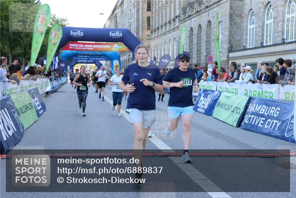 01.09.2024 - BARMER Alsterlauf Strokosch-Dieckow http://msf.ph/oto/6889837 01.09.2024 10:03:10 Ziel 2007, 2044, 2379, 2427, 2915, 2956, 3007, 3066, 3559, 3999, 4080, 4312, 4411, 4855, 4856, 5301, 5313, 8053 meine-sportfotos.de