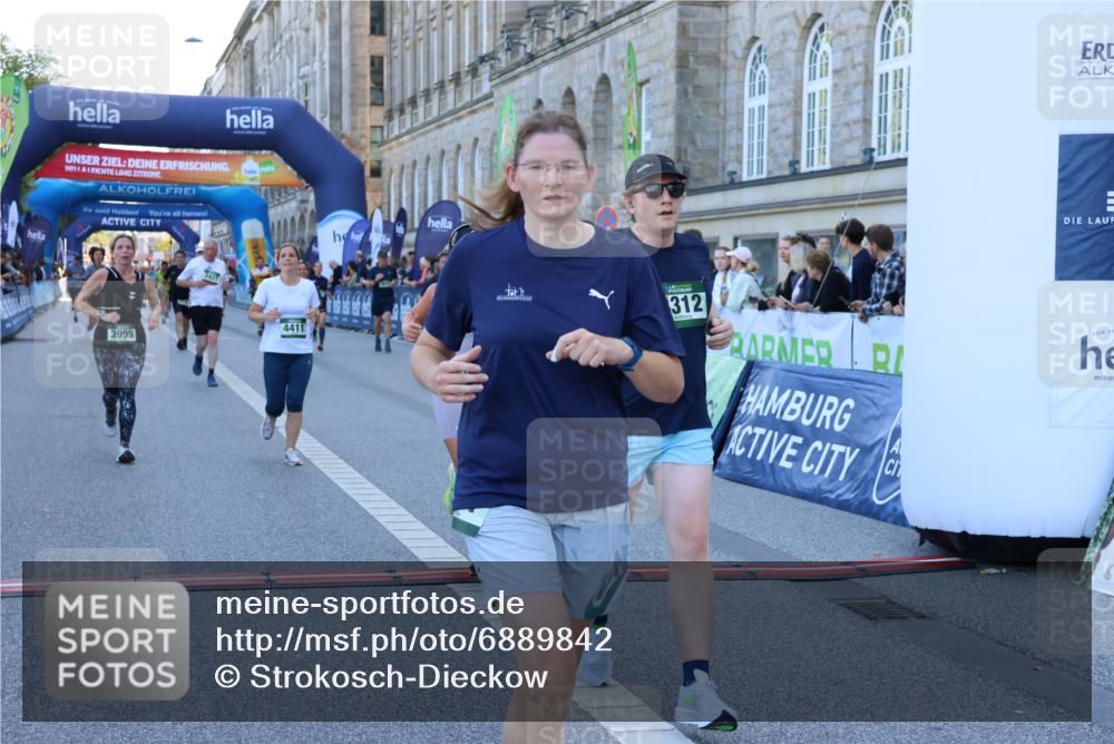 01.09.2024 - BARMER Alsterlauf Strokosch-Dieckow http://msf.ph/oto/6889842 01.09.2024 10:03:11 Ziel 2007, 2044, 2379, 2427, 2444, 2552, 2956, 3007, 3066, 3559, 3999, 4080, 4312, 4411, 4475, 4855, 4856, 5301, 5313, 8053 meine-sportfotos.de