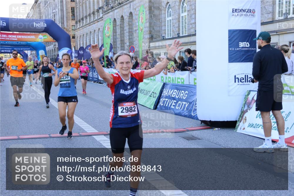 01.09.2024 - BARMER Alsterlauf Strokosch-Dieckow http://msf.ph/oto/6889843 01.09.2024 10:00:24 Ziel 2137, 2150, 2541, 2982, 3131, 3230, 3666, 3762, 4102, 4117, 4134, 4869, 4938, 4971, 5000, 5158 meine-sportfotos.de