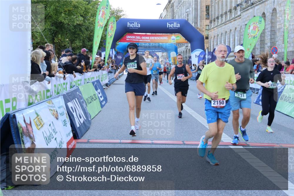 01.09.2024 - BARMER Alsterlauf Strokosch-Dieckow http://msf.ph/oto/6889858 01.09.2024 10:00:29 Ziel 2137, 2150, 2541, 2920, 2921, 3078, 3131, 3230, 3666, 3762, 4102, 4117, 4152, 4263, 4869, 4938, 4971, 4985, 5000, 5158, 8287 meine-sportfotos.de