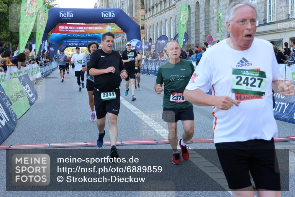 01.09.2024 - BARMER Alsterlauf Strokosch-Dieckow http://msf.ph/oto/6889859 01.09.2024 10:03:17 Ziel 2007, 2044, 2198, 2379, 2427, 2444, 2552, 2956, 3007, 3066, 3122, 3218, 4215, 4454, 4475, 4855, 4856, 4897, 5079, 5116, 8053, 8147 meine-sportfotos.de