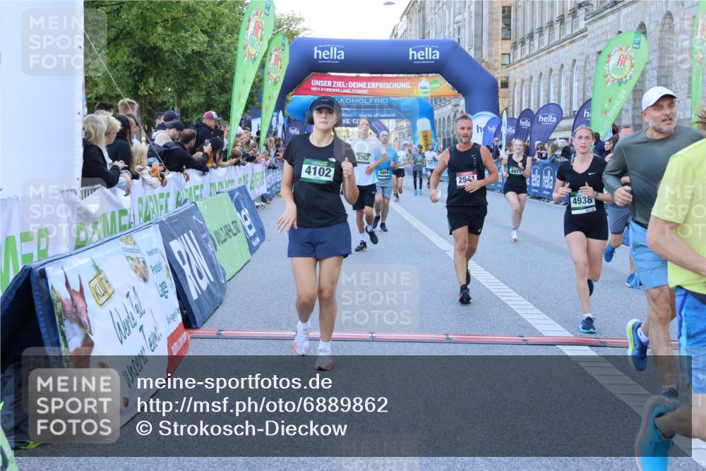 01.09.2024 - BARMER Alsterlauf Strokosch-Dieckow http://msf.ph/oto/6889862 01.09.2024 10:00:30 Ziel 2137, 2150, 2541, 2920, 2921, 3078, 3131, 3541, 3666, 3762, 4102, 4152, 4263, 4869, 4938, 4971, 4985, 5000, 5158, 8086, 8088, 8287 meine-sportfotos.de