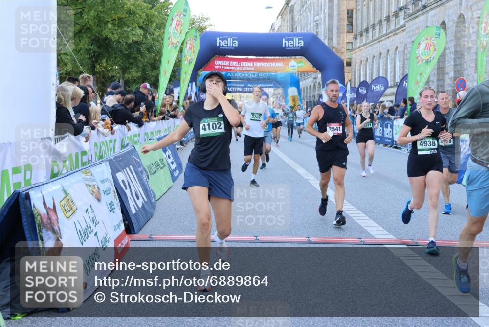 01.09.2024 - BARMER Alsterlauf Strokosch-Dieckow http://msf.ph/oto/6889864 01.09.2024 10:00:30 Ziel 2137, 2150, 2541, 2920, 2921, 3078, 3131, 3541, 3666, 3762, 4102, 4152, 4263, 4869, 4938, 4971, 4985, 5000, 5158, 8086, 8088, 8287 meine-sportfotos.de