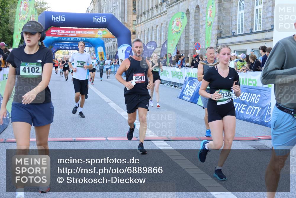 01.09.2024 - BARMER Alsterlauf Strokosch-Dieckow http://msf.ph/oto/6889866 01.09.2024 10:00:31 Ziel 2137, 2150, 2541, 2920, 2921, 3078, 3131, 3541, 3666, 3762, 4102, 4152, 4263, 4869, 4938, 4971, 4985, 5158, 8086, 8088, 8287 meine-sportfotos.de