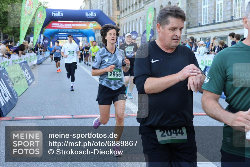 01.09.2024 - BARMER Alsterlauf Strokosch-Dieckow http://msf.ph/oto/6889867 01.09.2024 10:03:19 Ziel 2007, 2044, 2198, 2379, 2444, 2552, 2745, 2954, 2956, 3007, 3122, 3218, 4215, 4314, 4454, 4475, 4855, 4897, 5079, 5116, 8053, 8147 meine-sportfotos.de