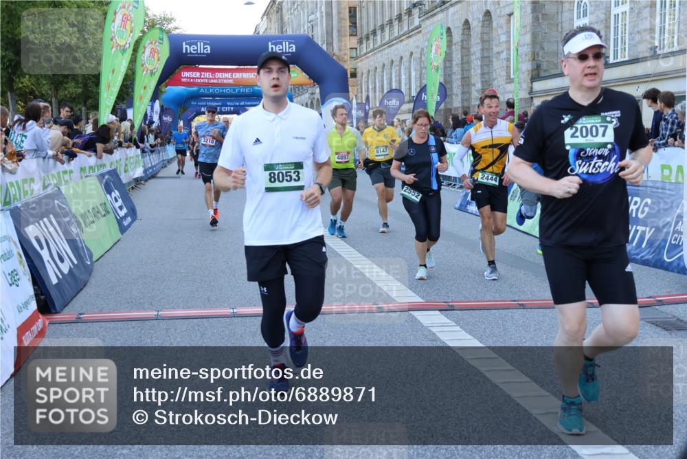 01.09.2024 - BARMER Alsterlauf Strokosch-Dieckow http://msf.ph/oto/6889871 01.09.2024 10:03:21 Ziel 2007, 2198, 2444, 2552, 2716, 2745, 2954, 2956, 3122, 3218, 3600, 4028, 4215, 4314, 4454, 4475, 4855, 4897, 5053, 5079, 5116, 8053, 8147 meine-sportfotos.de