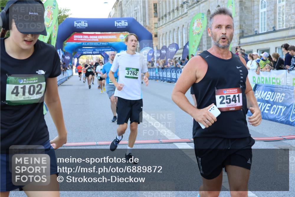01.09.2024 - BARMER Alsterlauf Strokosch-Dieckow http://msf.ph/oto/6889872 01.09.2024 10:00:33 Ziel 2419, 2541, 2920, 2921, 3078, 3541, 3666, 3725, 3762, 3834, 3836, 4152, 4263, 4869, 4938, 4971, 4985, 8086, 8088, 8287 meine-sportfotos.de