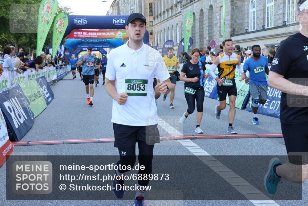 01.09.2024 - BARMER Alsterlauf Strokosch-Dieckow http://msf.ph/oto/6889873 01.09.2024 10:03:21 Ziel 2007, 2198, 2444, 2552, 2716, 2745, 2954, 2956, 3122, 3218, 3600, 4028, 4215, 4314, 4454, 4475, 4855, 4897, 5053, 5079, 5116, 8053, 8147 meine-sportfotos.de